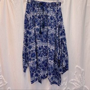 ✨2/$15 mix & match✨ Asymmetric midi skirt!